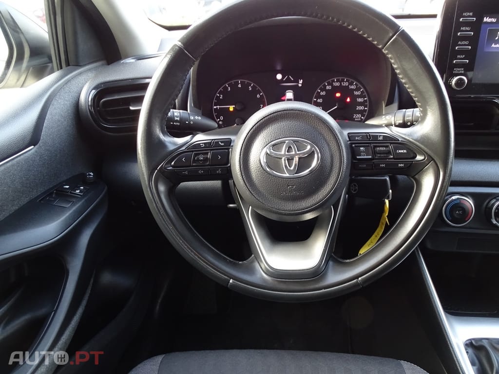 Toyota Yaris 1.0 VVT-i Comfort Plus — fotografia 12