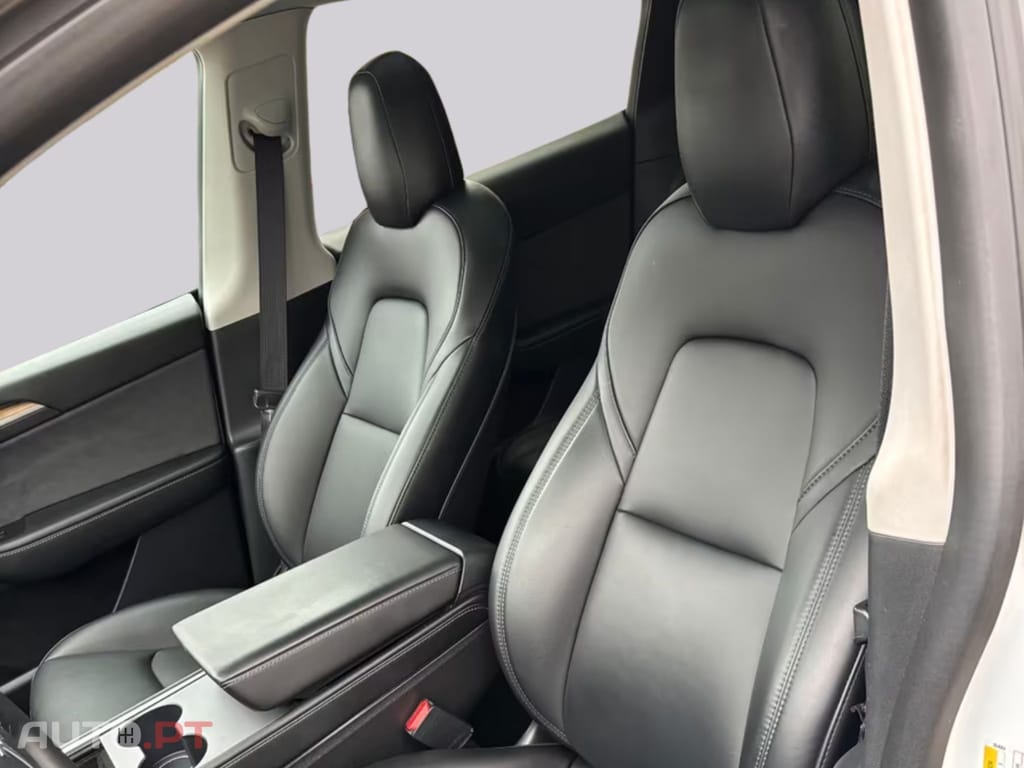 Tesla Model Y Long Range Dual AWD I.V.A DEDUTIVEL 