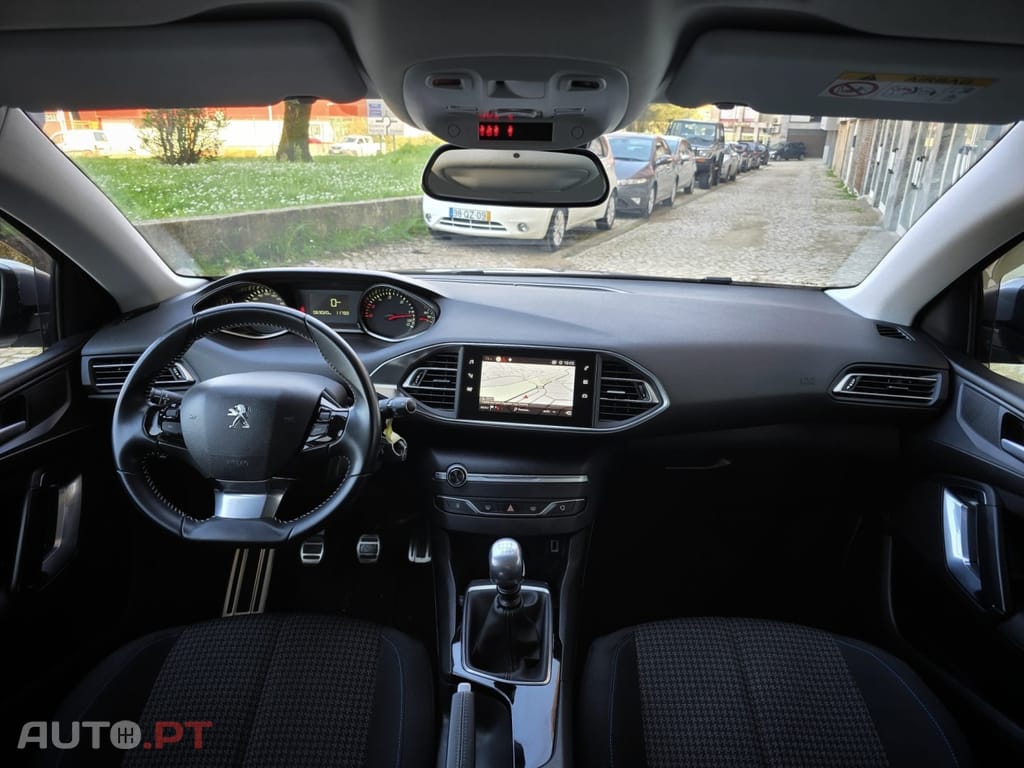 Peugeot 308 1.5 BlueHDi Style J17
