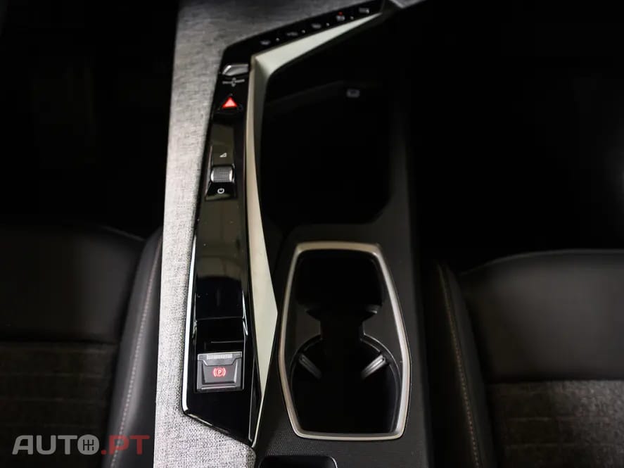 Peugeot 3008 1.2 Hybrid Allure e-DCS6