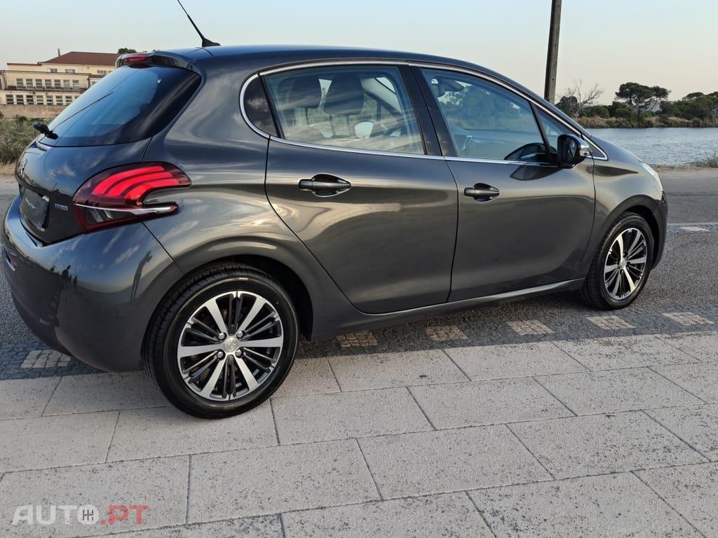 Peugeot 208 1.2 PureTech Allure EAT6