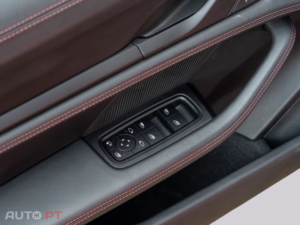 Porsche Taycan Turbo I.V.A DEDUTIVEL