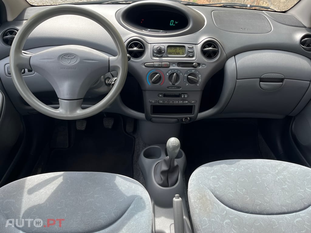 Toyota Yaris 1.0 vvti Sol