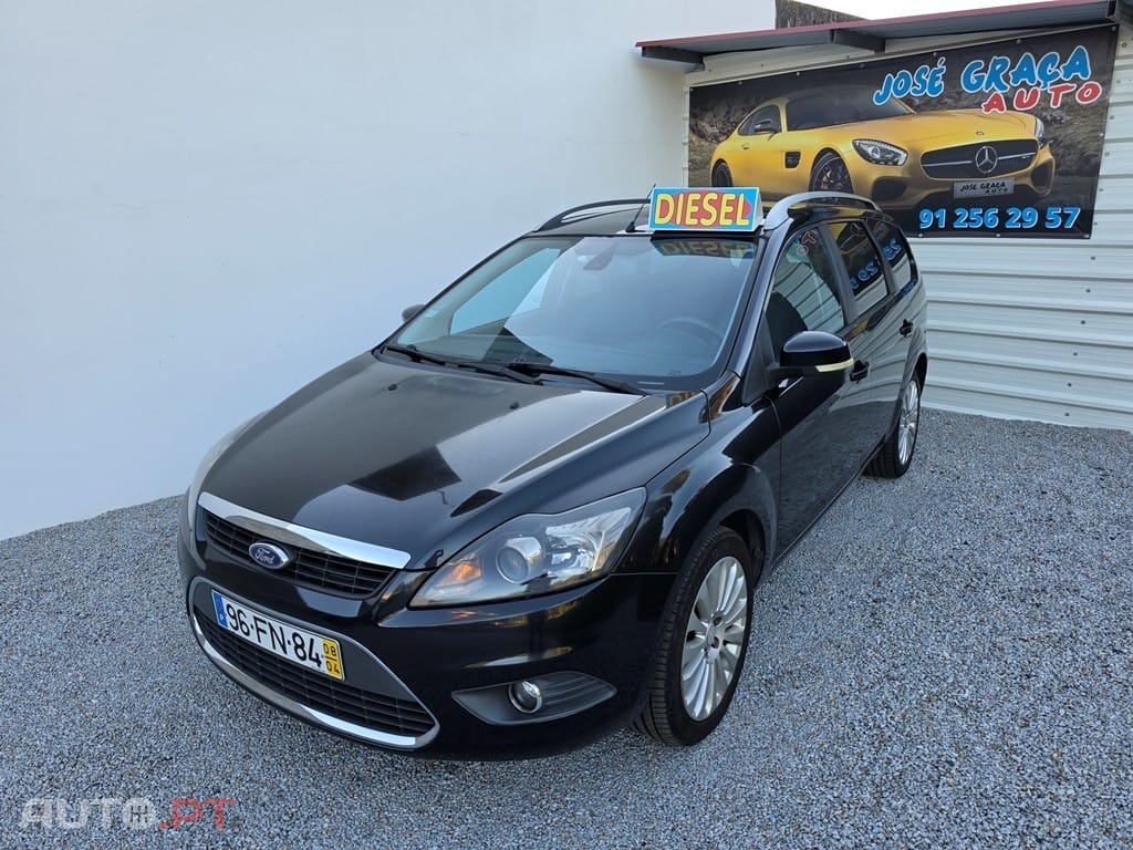 Ford Focus SW 1.6 TDCi Ghia — fotografia 2