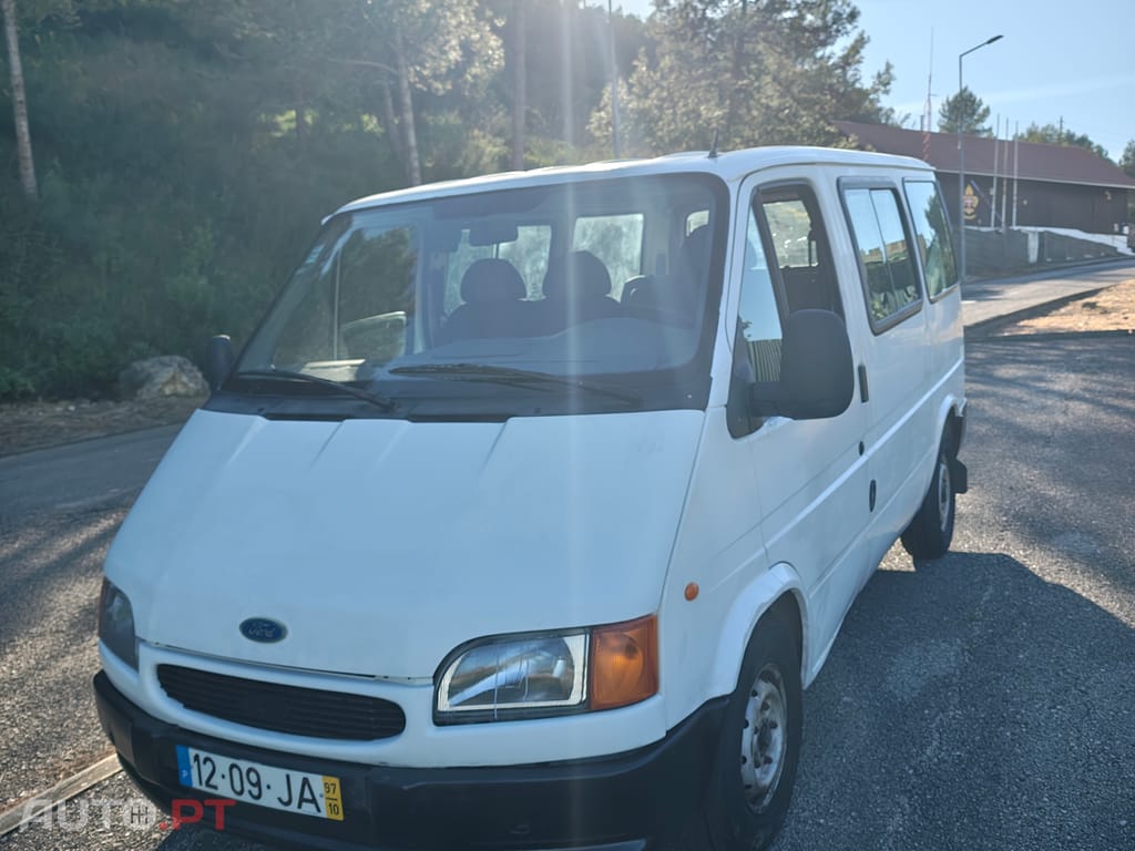 Ford Transit 120 VAN TD 85cv (9 Lugares)