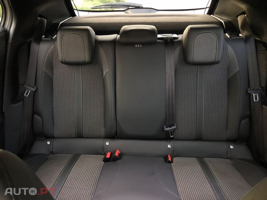 Peugeot E-2008 50 kWh GT