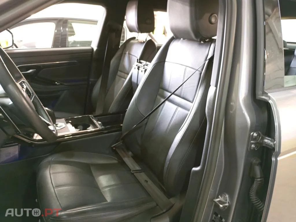 Land Rover Evoque 1.5 P300e AWD R-Dynamic S Auto