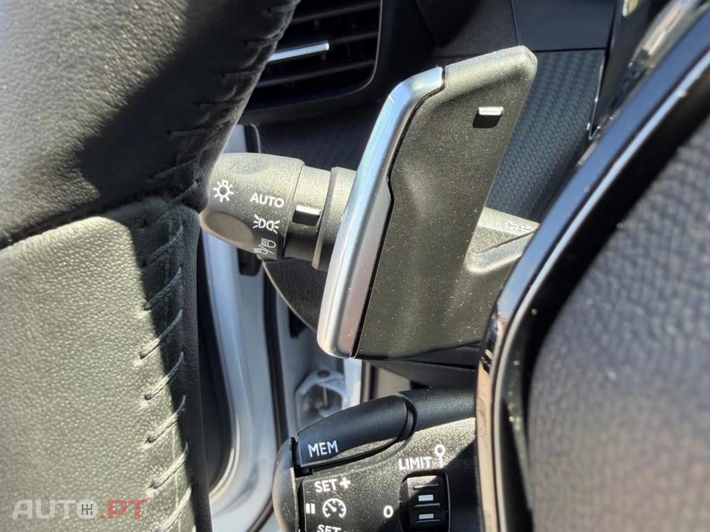 Peugeot 2008 1.2 Hybrid Allure e-DCS6