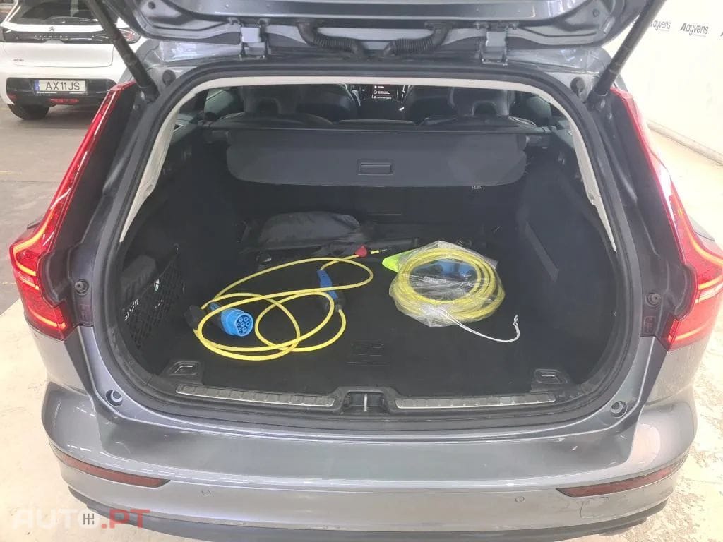 Volvo V60 2.0 T8 AWD TE Momentum Plus