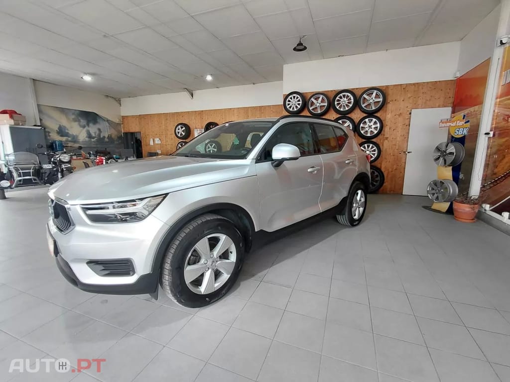 Volvo XC40 1.5 T3 Momentum Tech Edition