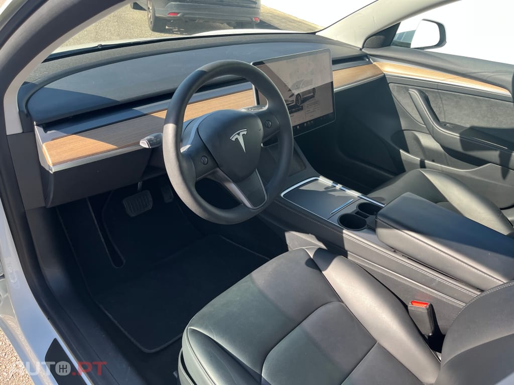 Tesla Model 3 Standard Range Plus RWD