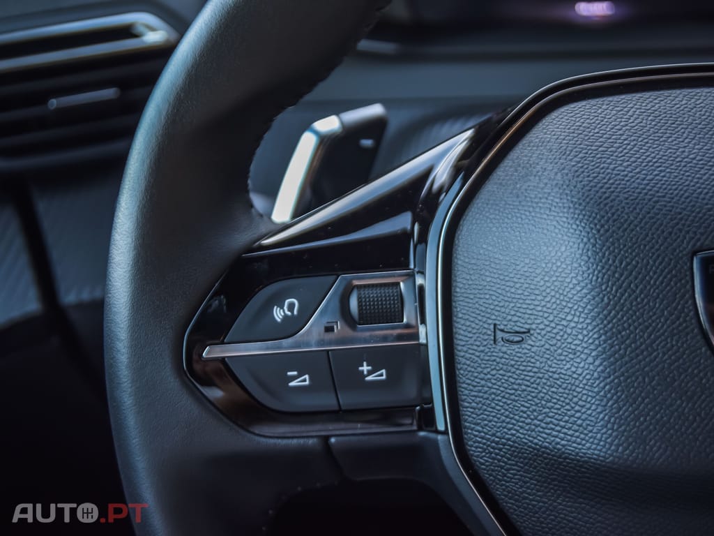 Peugeot 2008 1.2 Hybrid Allure e-DCS6