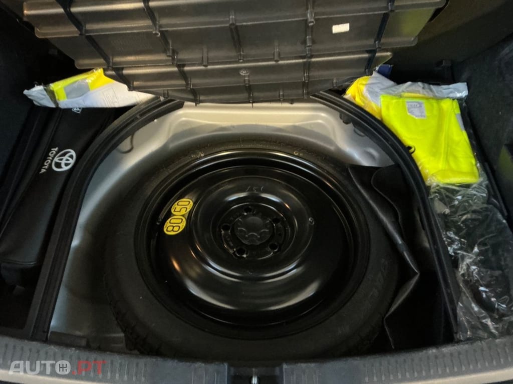 Toyota Auris 1.8 Hybrid Design Edition