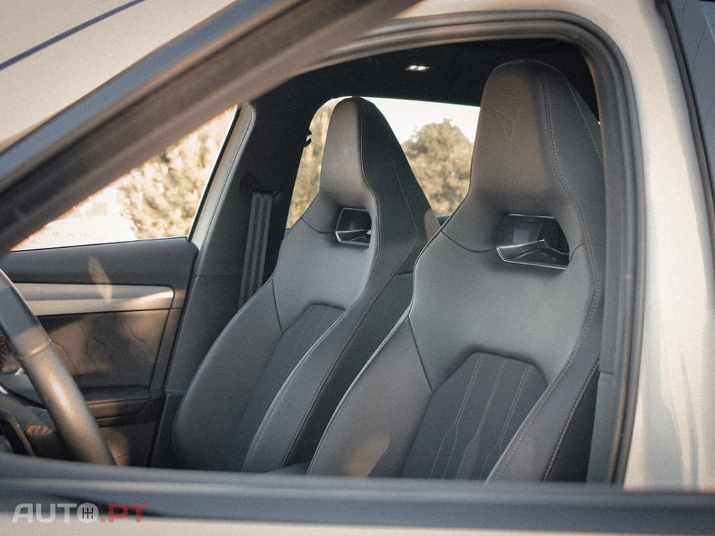 Cupra Formentor 1.4 Hybrid -Teto Panoramico e de abrir
