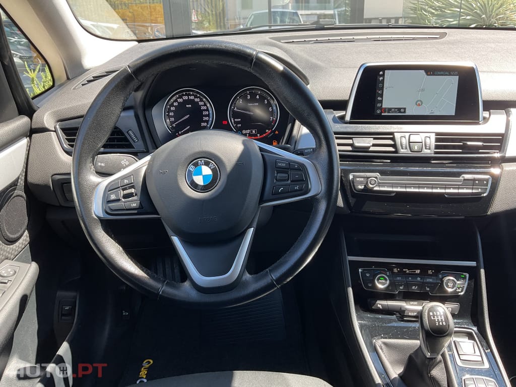 BMW 216 i 7L