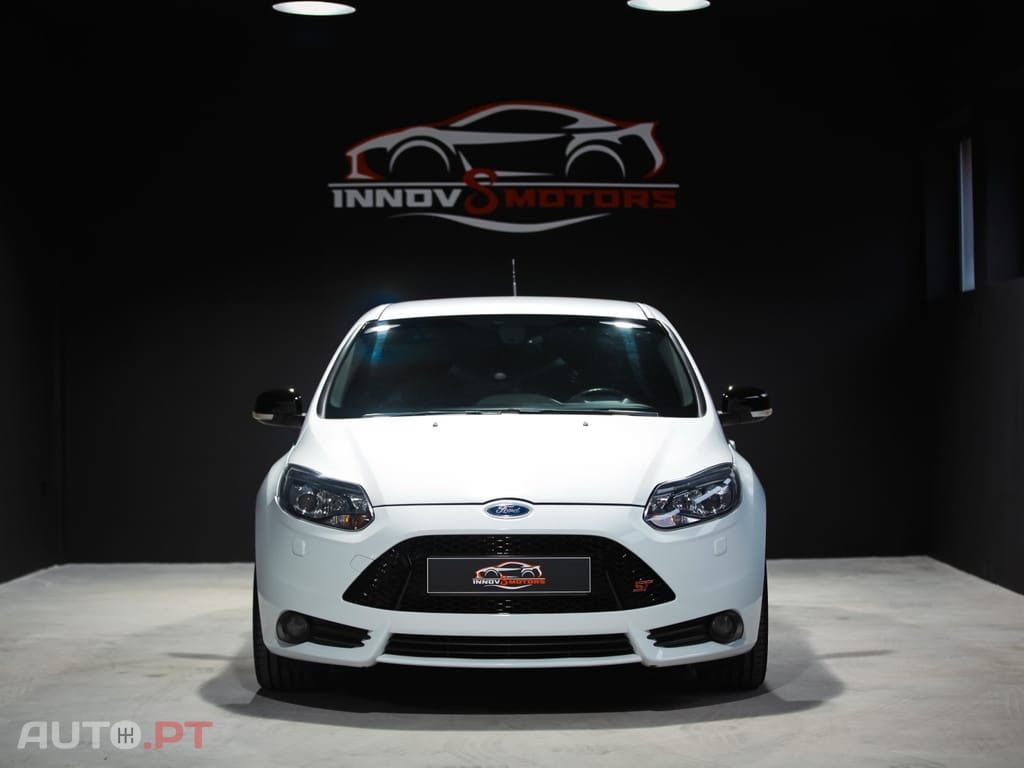 Ford Focus 2.0 EcoBoost ST c/ Pack Pele Desportiva