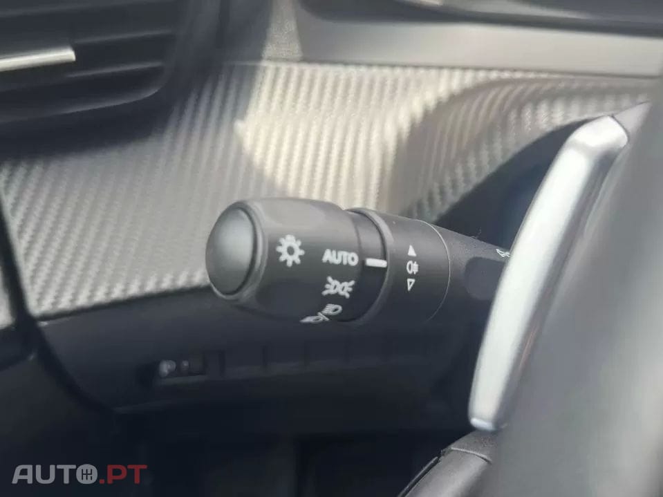 Peugeot 2008 1.2 Hybrid Allure e-DCS6