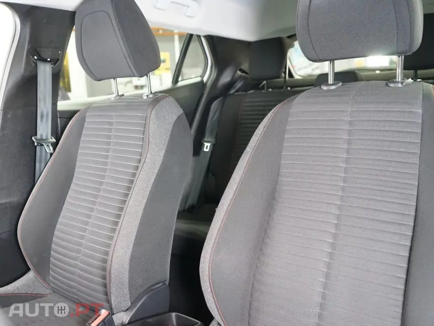 Peugeot 2008 1.2 PureTech Active Pack EAT8