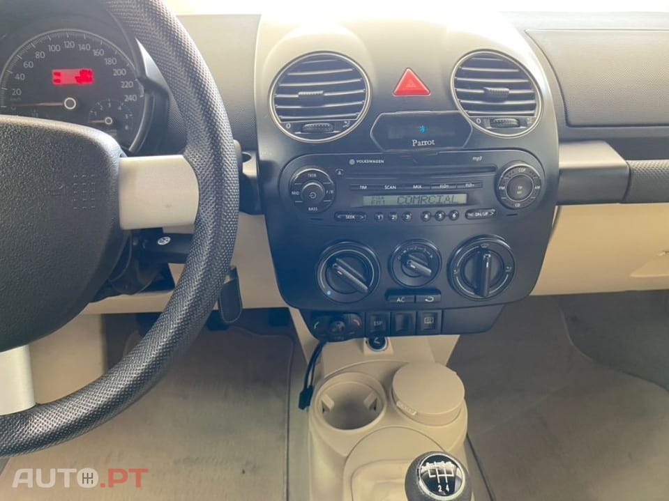 Volkswagen New Beetle Cabriolet 1.4 Top Couro