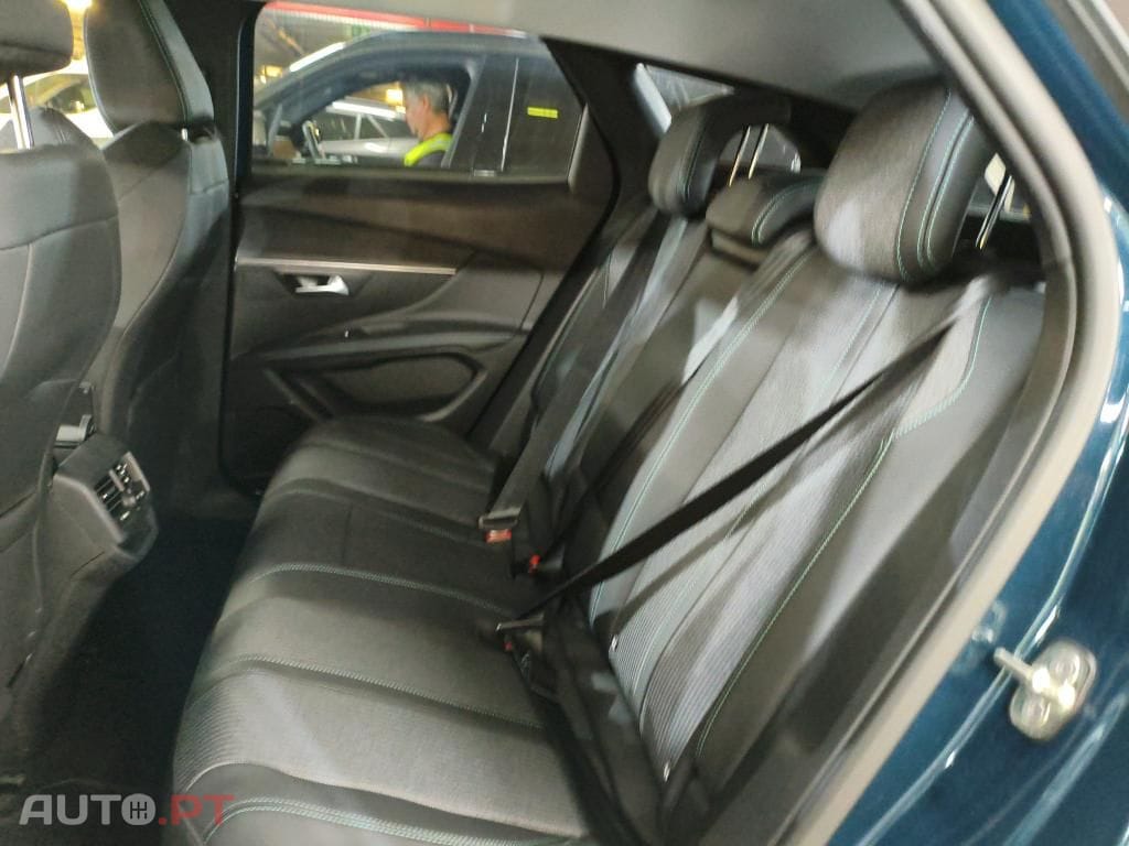 Peugeot 3008 1.6 Hybrid Allure e-EAT8