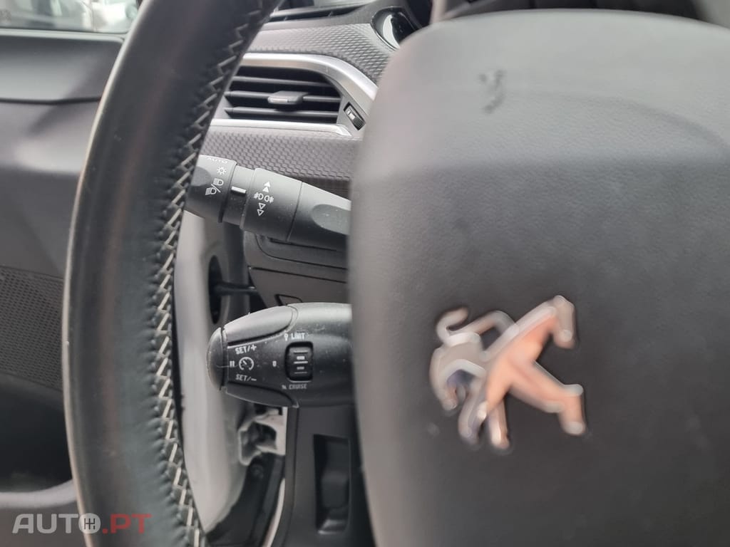 Peugeot 2008 1.2 PureTech Style