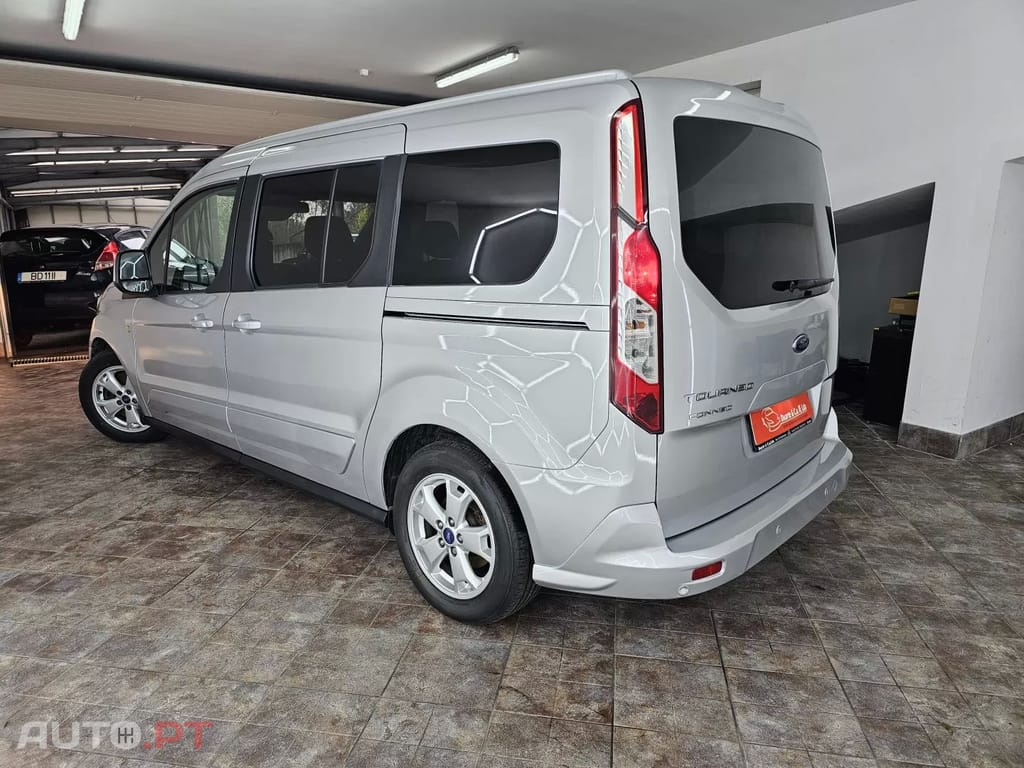 Ford Tourneo Grand 1.5 TDCi Active
