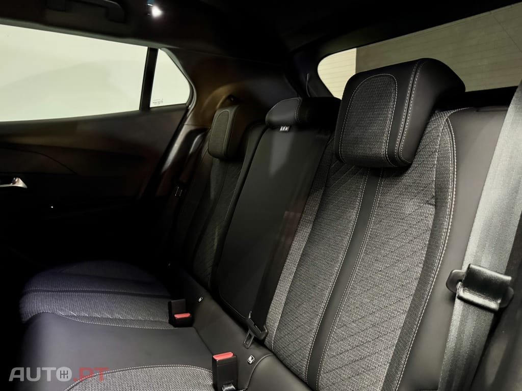 Peugeot 2008 1.2 PureTech Allure EAT8