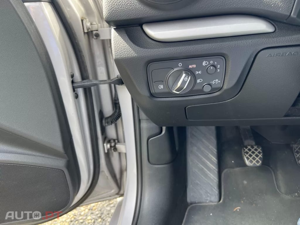 Audi A3 1.6 TDI (clean diesel) Ambiente — fotografia 13