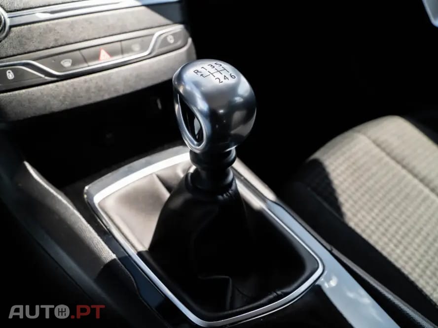 Peugeot 308 1.5 BlueHDi Business Line