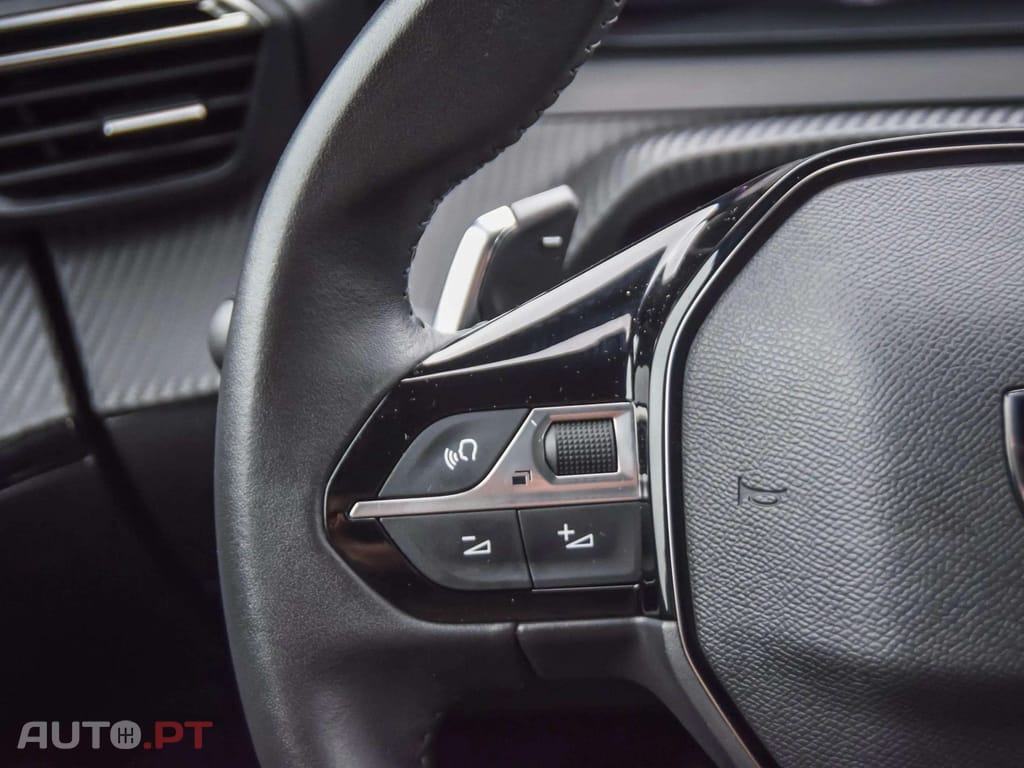 Peugeot 2008 1.2 Hybrid Allure e-DCS6