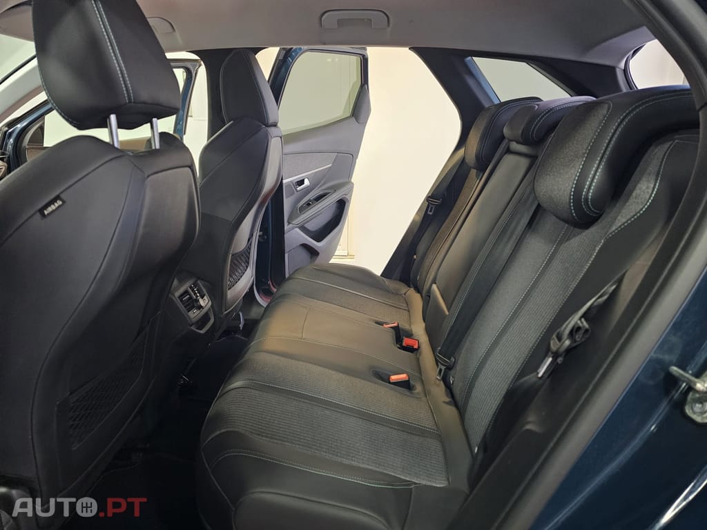 Peugeot 3008 1.6 Hybrid  EAT8 Allure