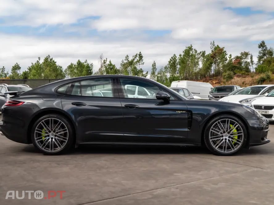 Porsche Panamera 4 E-Hybrid Platinum Edition