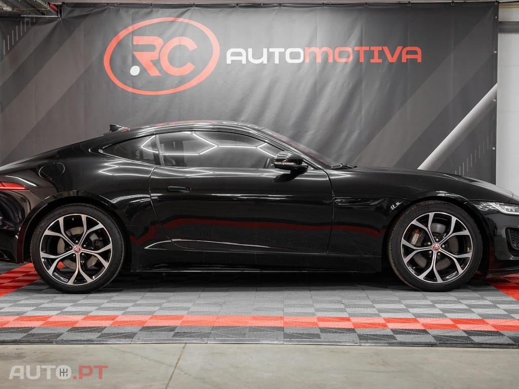 Jaguar F-Type 2.0 i4 R-Dynamic Black