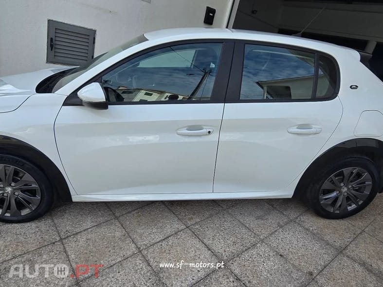 Peugeot E-208 Active