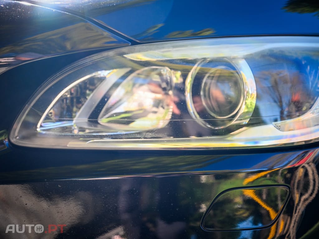 Volvo V60 2.4 D6 R-Design Momentum AWD Phev