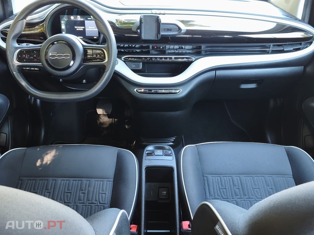 Fiat 500e Action