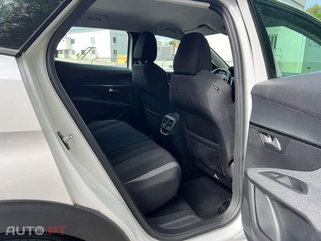 Peugeot 3008 1.5 BlueHDi Allure EAT8