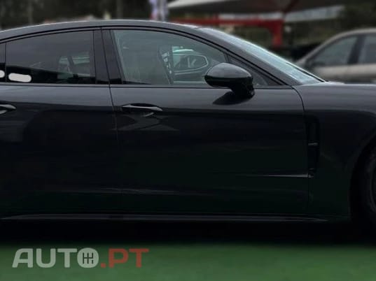 Porsche Panamera 4 E-HYBRID