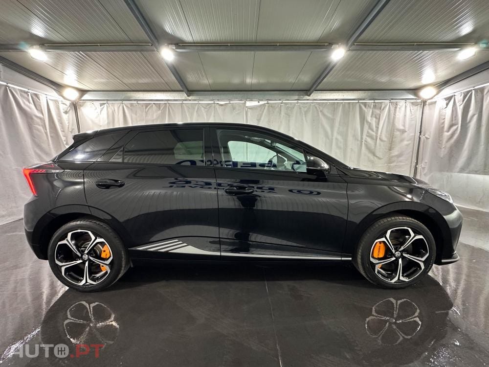 MG MG4 64 kWh XPower Luxury