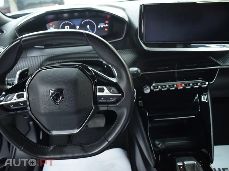 Peugeot 2008 1.2 PureTech Allure EAT8