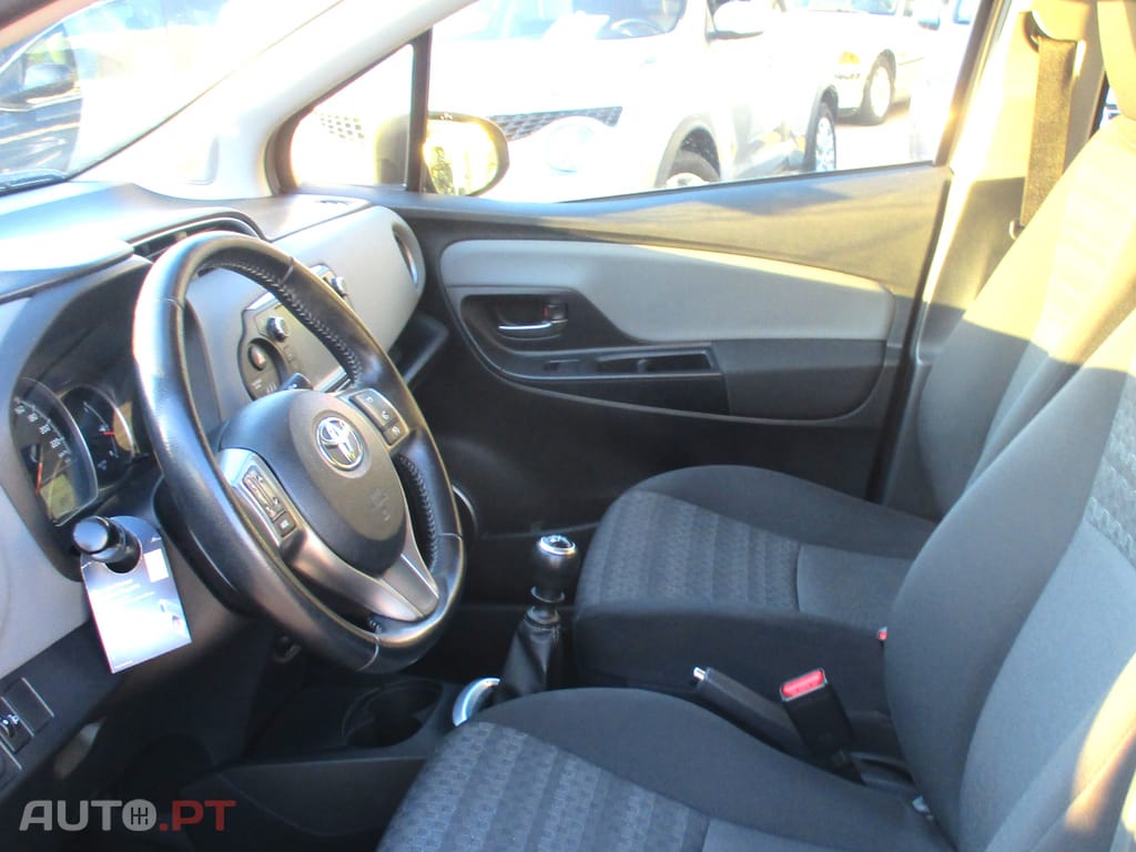 Toyota Yaris 1.4 D-4D Comfort+P.Style 90 cv cx/de 6 velocidades 12/2016