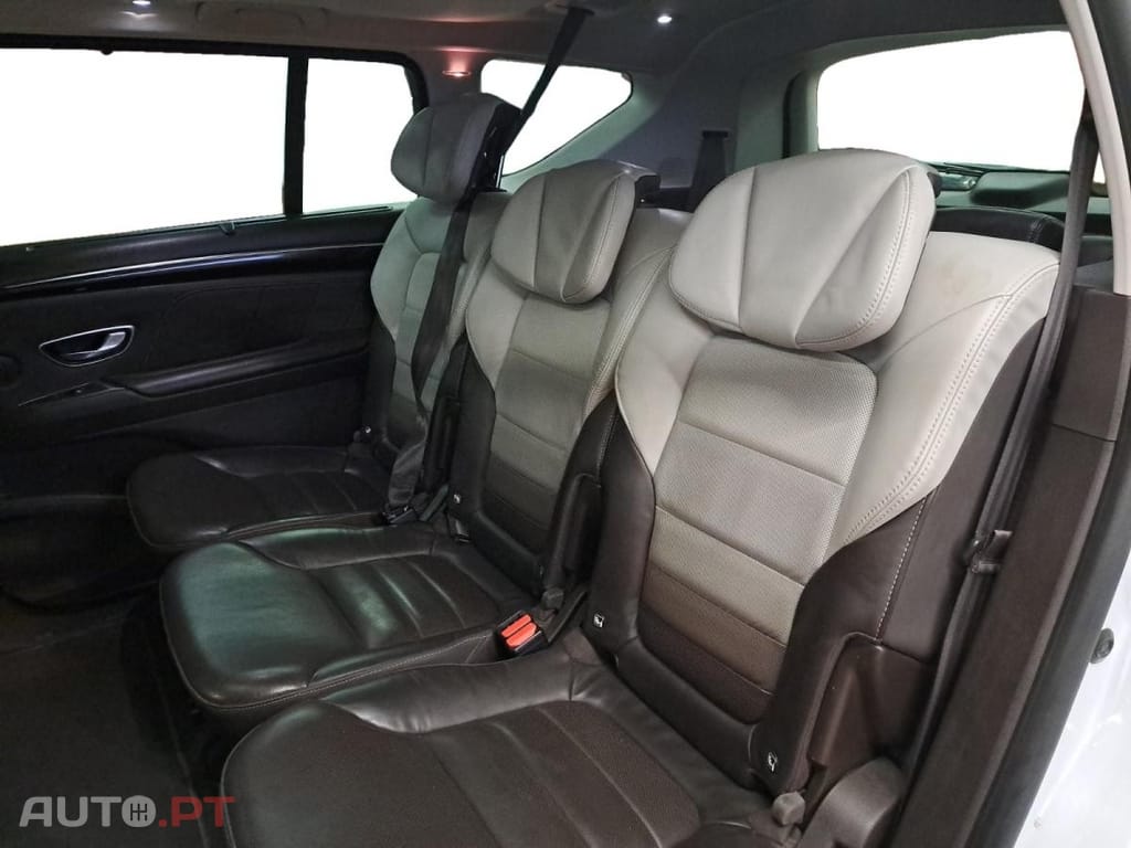 Renault Espace 2.0 dCi Initiale Paris 7L EDC