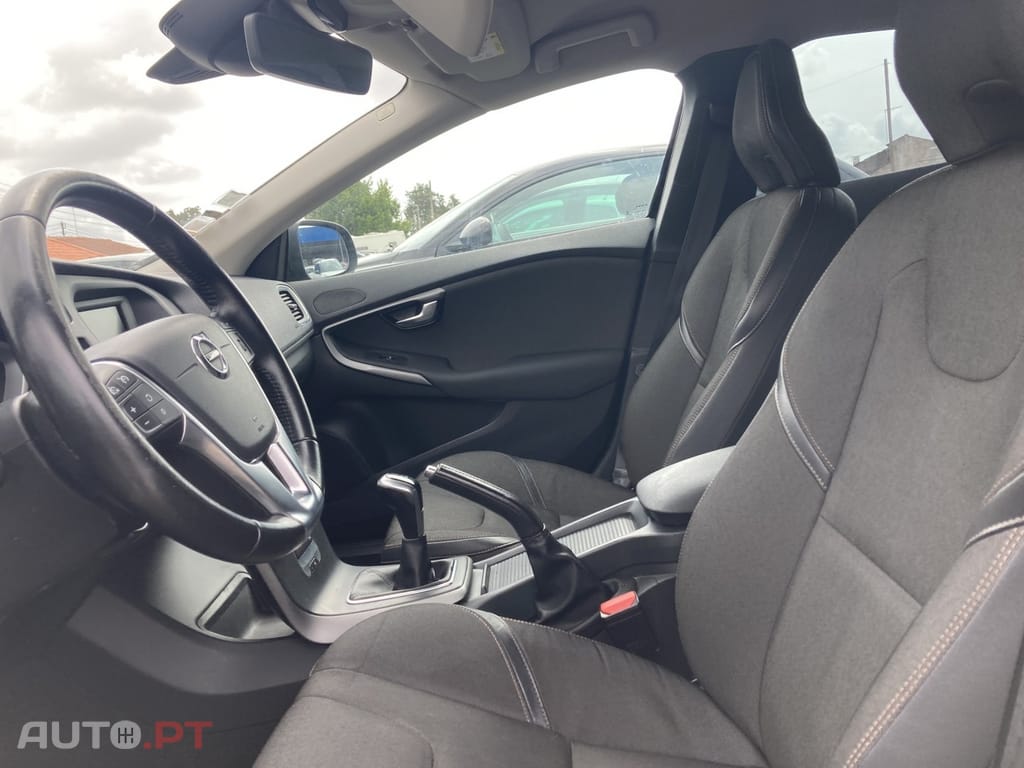 Volvo V40 Cross Country 2.0 D2 Momentum