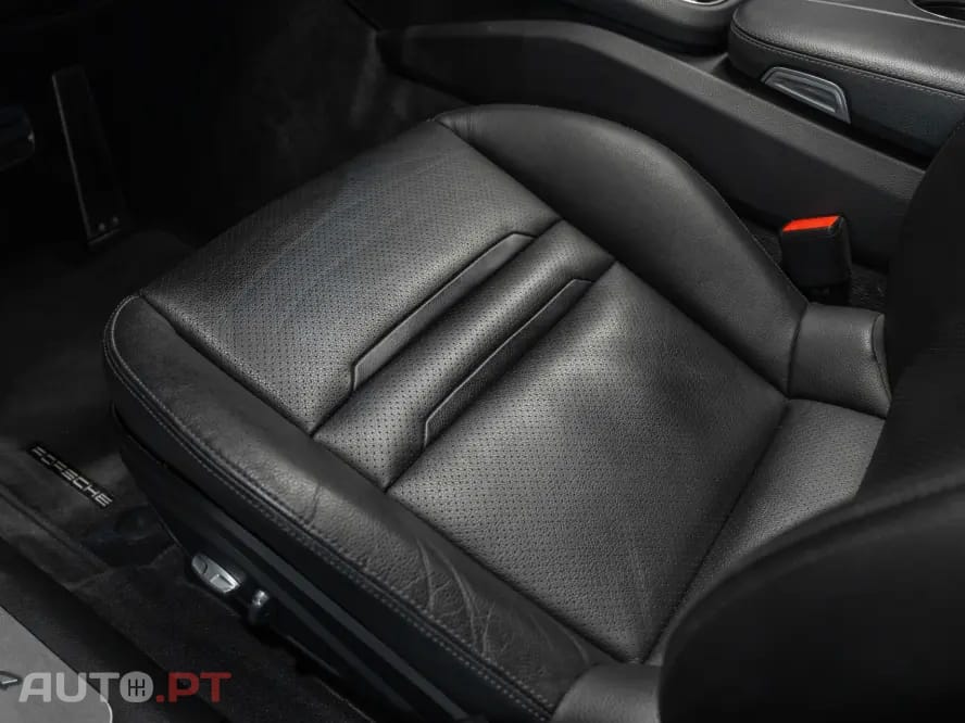 Porsche Panamera 4 E-Hybrid Platinum Edition