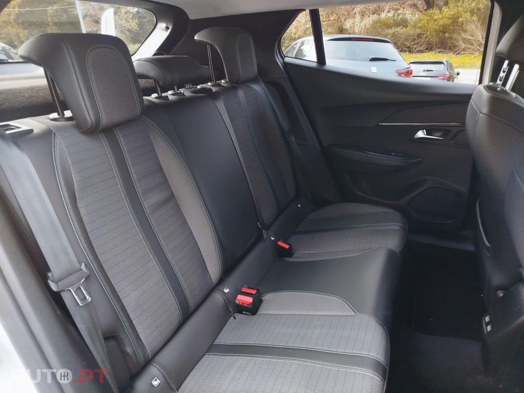 Peugeot 2008 1.5 BlueHDi Allure Pack