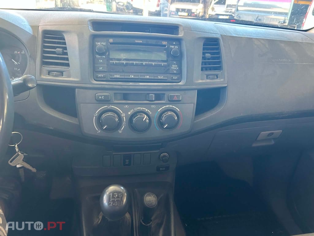 Toyota Hilux X-Cab 4x4 2.5D-4D 144cv