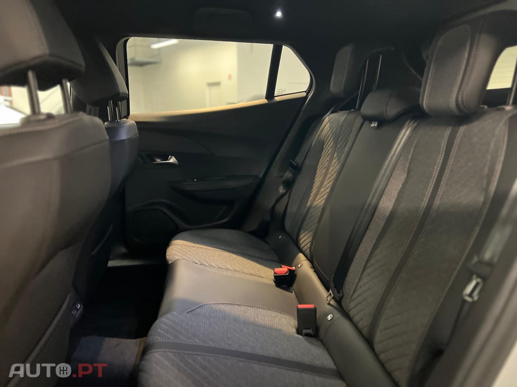 Peugeot 2008 1.2 Hybrid Allure e-DCS6