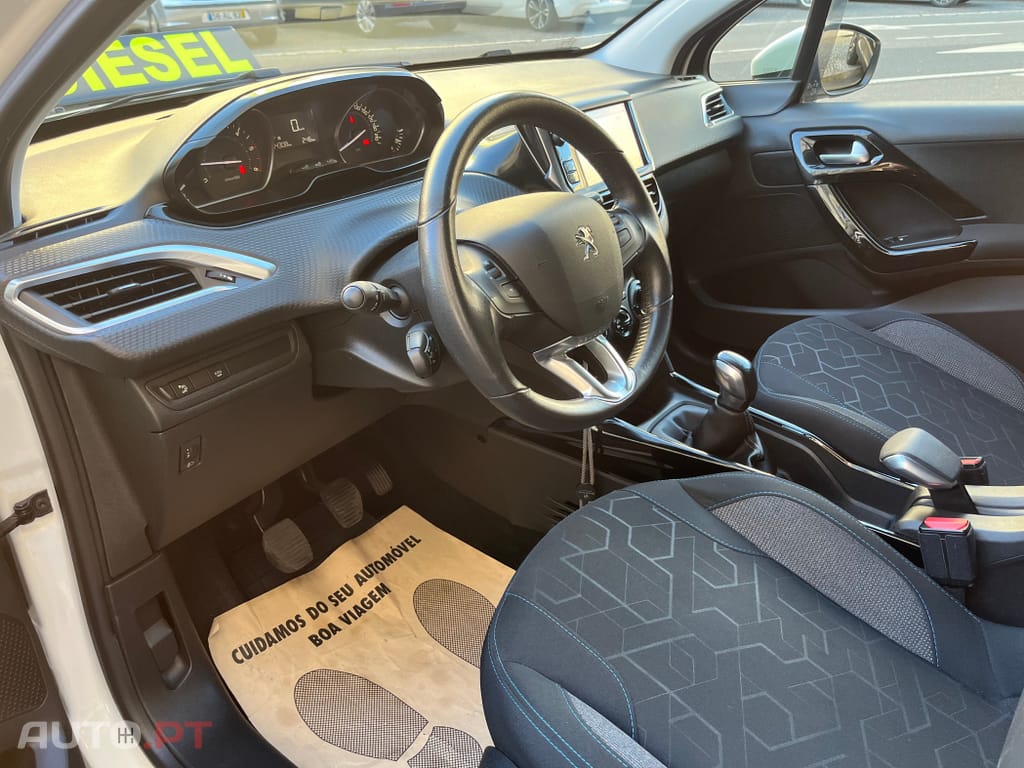 Peugeot 2008 1.5 BlueHDi Signature