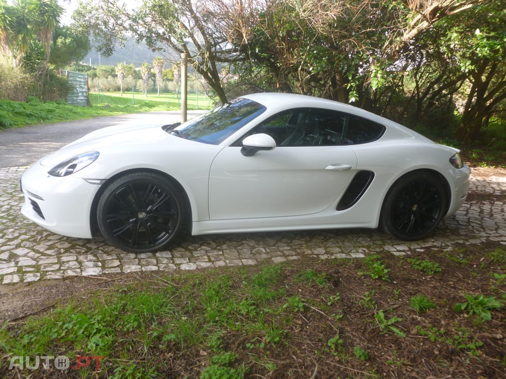 Porsche Cayman 718 2.0