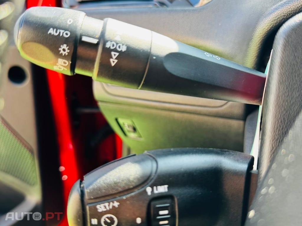 Peugeot 208 PureTech 82 Stop & Start Signature